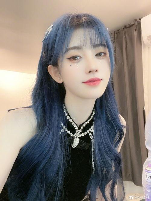 娱乐吃瓜酱粉色头发